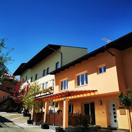 Hotel Goldene Krone Mistelbach Exteriör bild