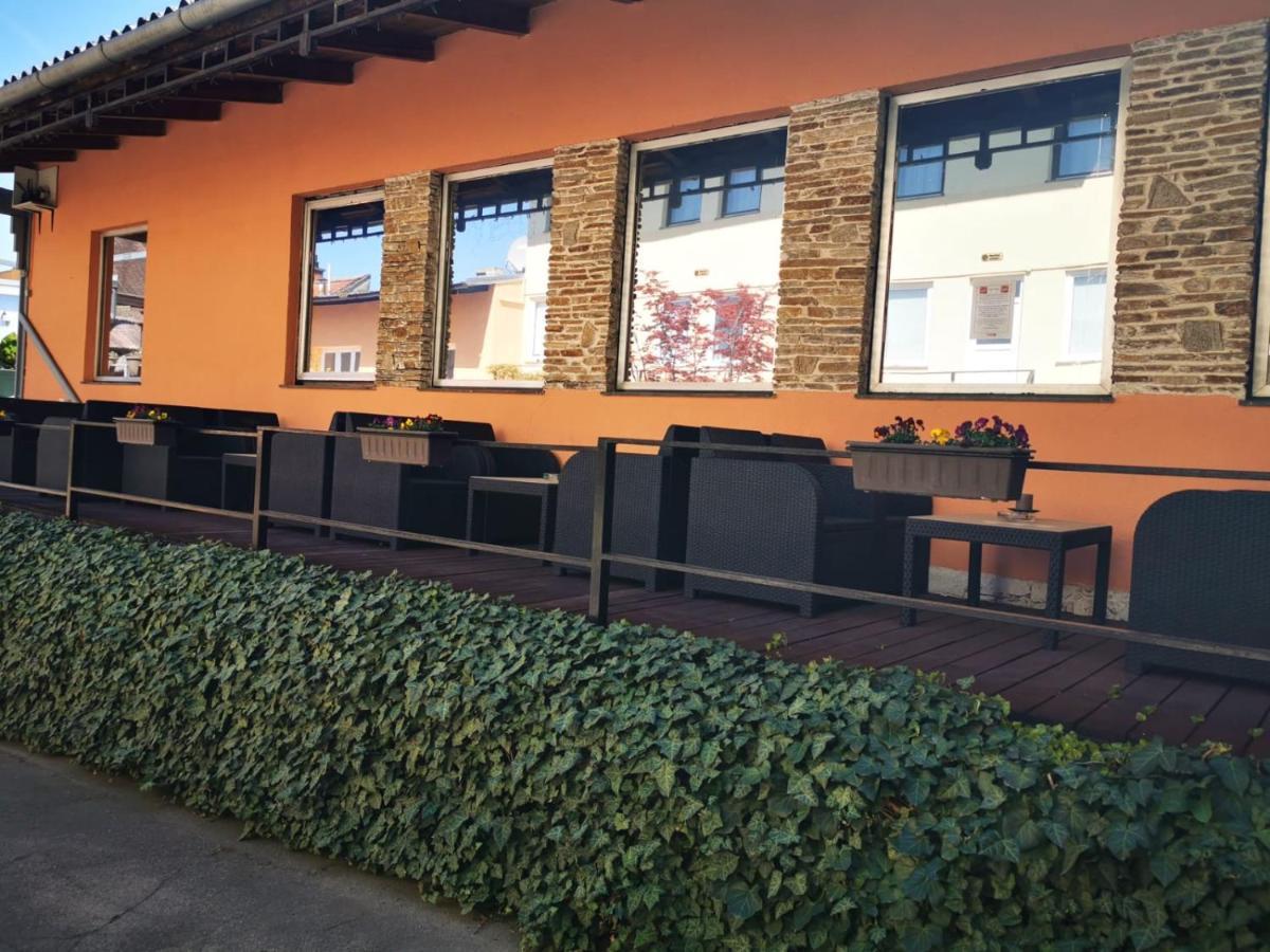 Hotel Goldene Krone Mistelbach Exteriör bild