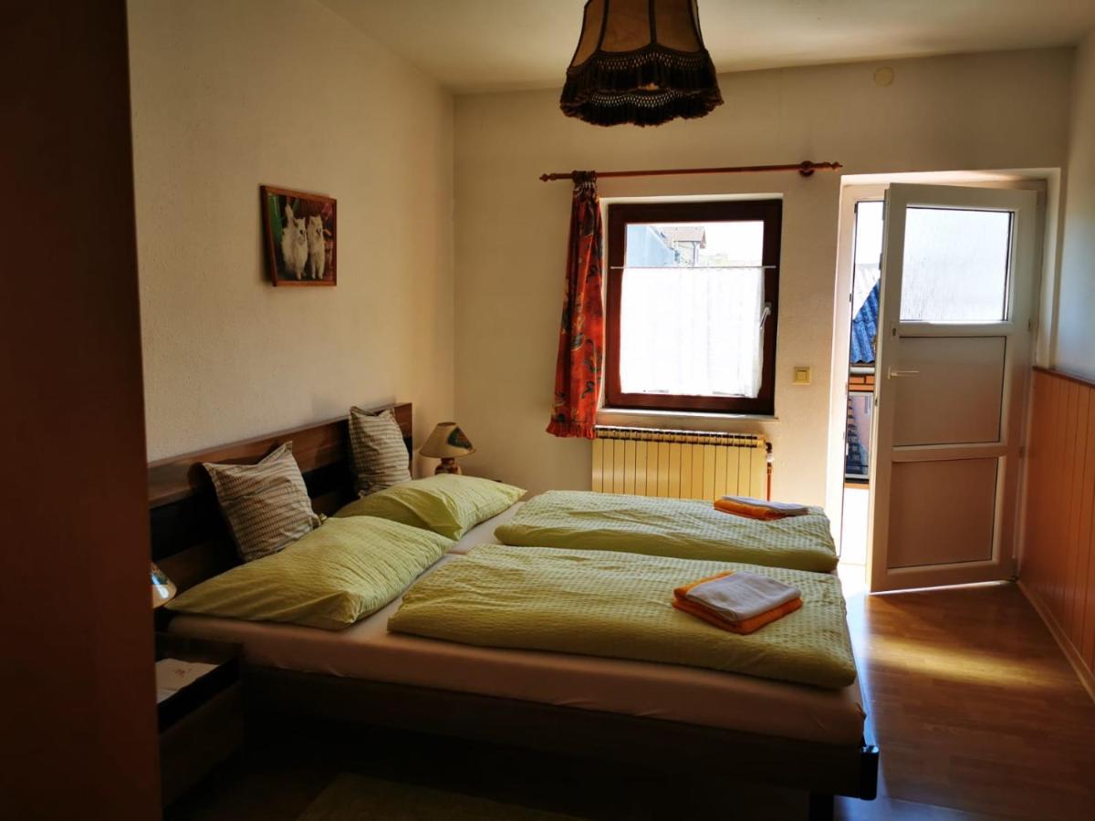 Hotel Goldene Krone Mistelbach Exteriör bild